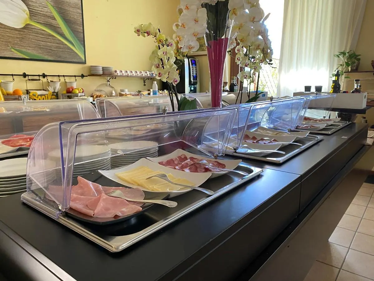 Casa Albergo Sorriso (Adults Only) 利莫内-苏尔加达 意大利