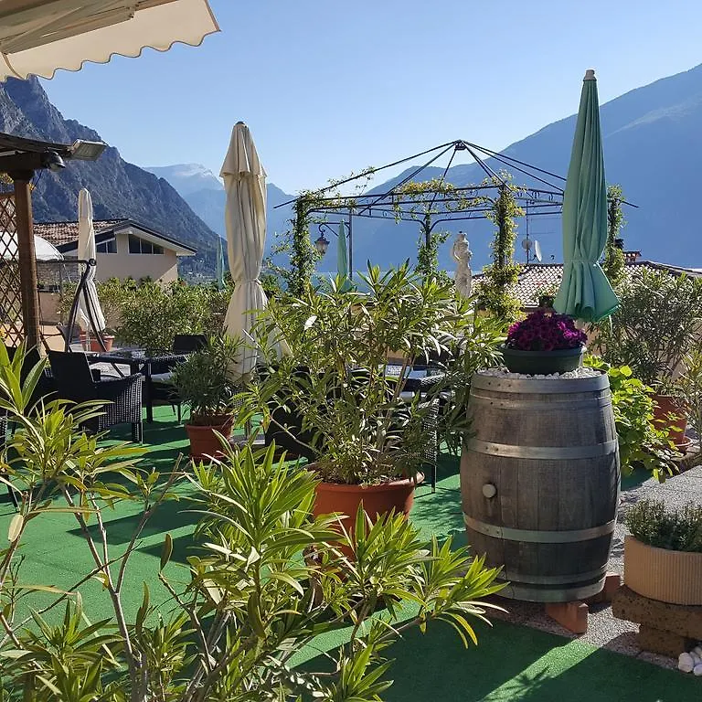 Casa Albergo Sorriso (Adults Only) 利莫内-苏尔加达 3*,