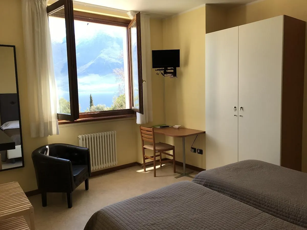 Casa Albergo Sorriso (Adults Only) 利莫内-苏尔加达 酒店